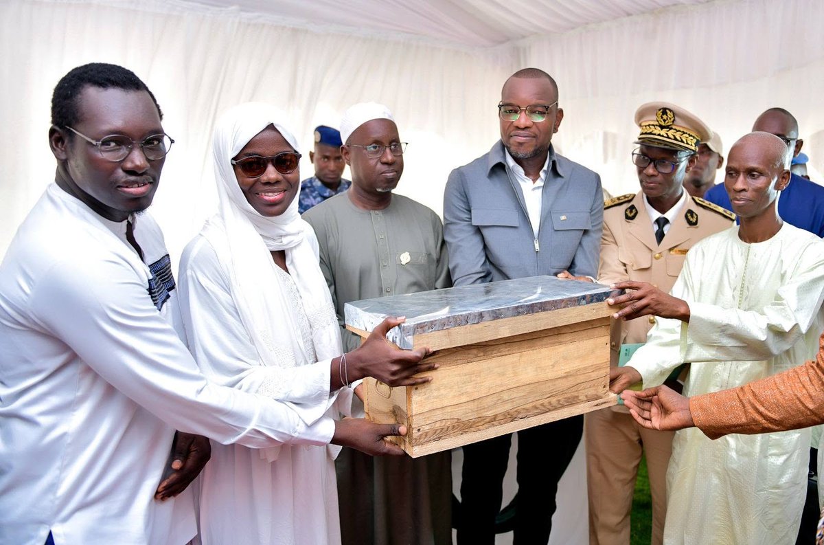 africavet's tweet photo. 🐝 Sénégal : 1 000 ruches remises à Mbao pour soutenir l’apiculture, mieux valoriser le miel local et renforcer les revenus des producteurs.

🔗 https://t.co/IkUReA2pE8

#Apiculture #Sénégal #AfricaVET https://t.co/QoenwMhwiW