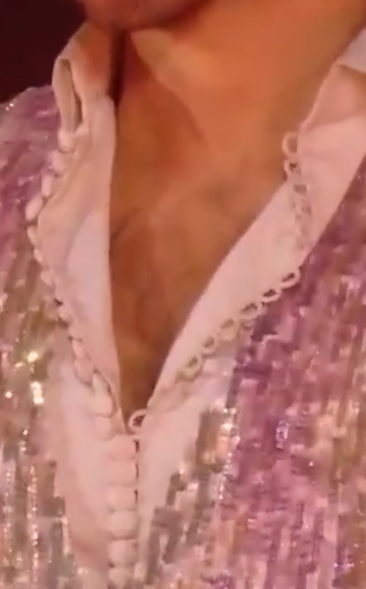 beathomas61's tweet photo. Harry's fit last night was beautiful. Pink is his color. He looked so pretty. That vest, the jacket & that gorgeous shirt, the buttons were perfection. More of that Harry!π©·π©·π©·π€π₯°π₯β€οΈπππ³οΈβππ¨ββ€οΈβπβπ¨#FreeLarry #LarryIsReal #EndCloseting https://t.co/NbQDzaZopj