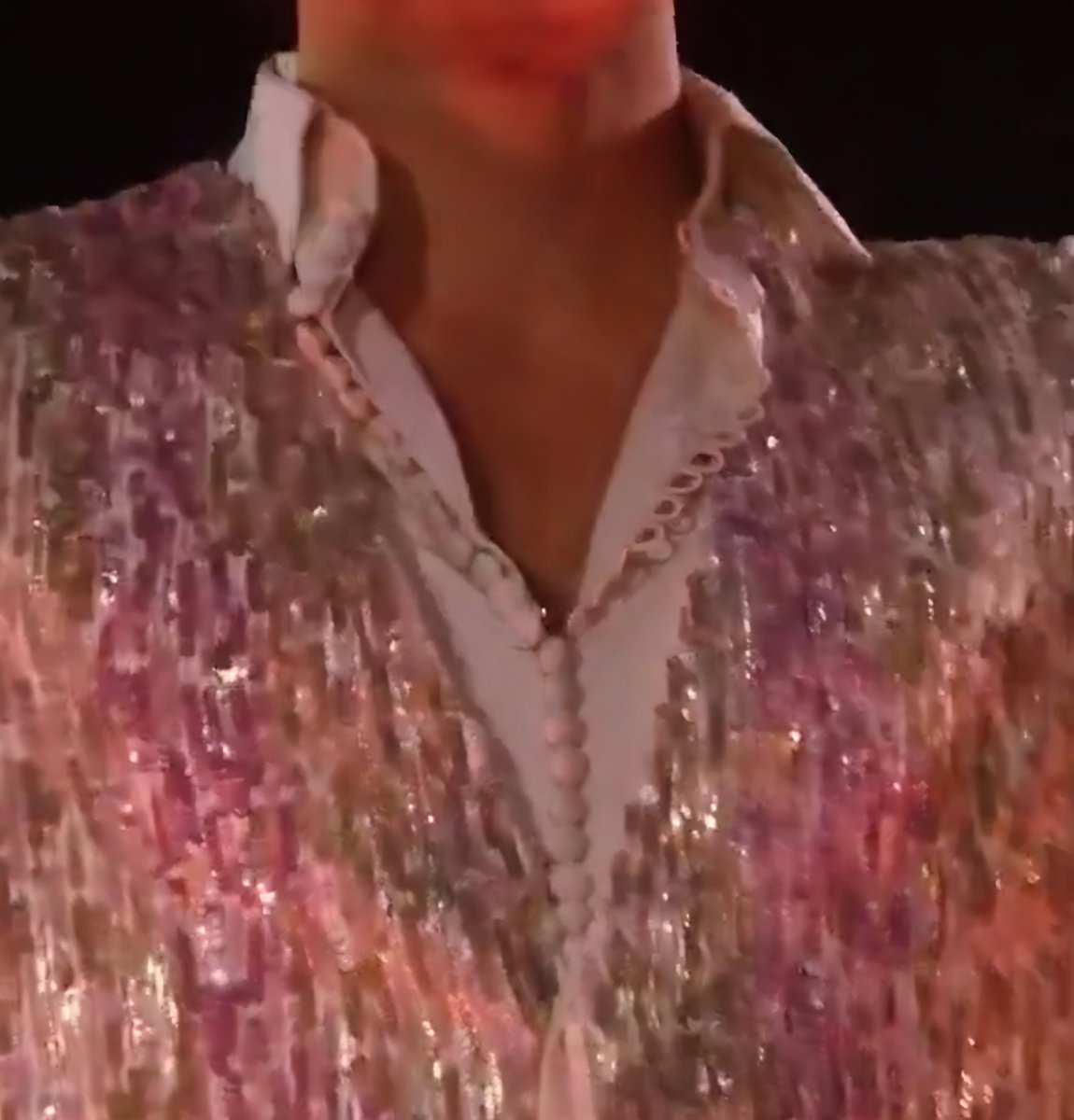beathomas61's tweet photo. Harry's fit last night was beautiful. Pink is his color. He looked so pretty. That vest, the jacket & that gorgeous shirt, the buttons were perfection. More of that Harry!π©·π©·π©·π€π₯°π₯β€οΈπππ³οΈβππ¨ββ€οΈβπβπ¨#FreeLarry #LarryIsReal #EndCloseting https://t.co/NbQDzaZopj
