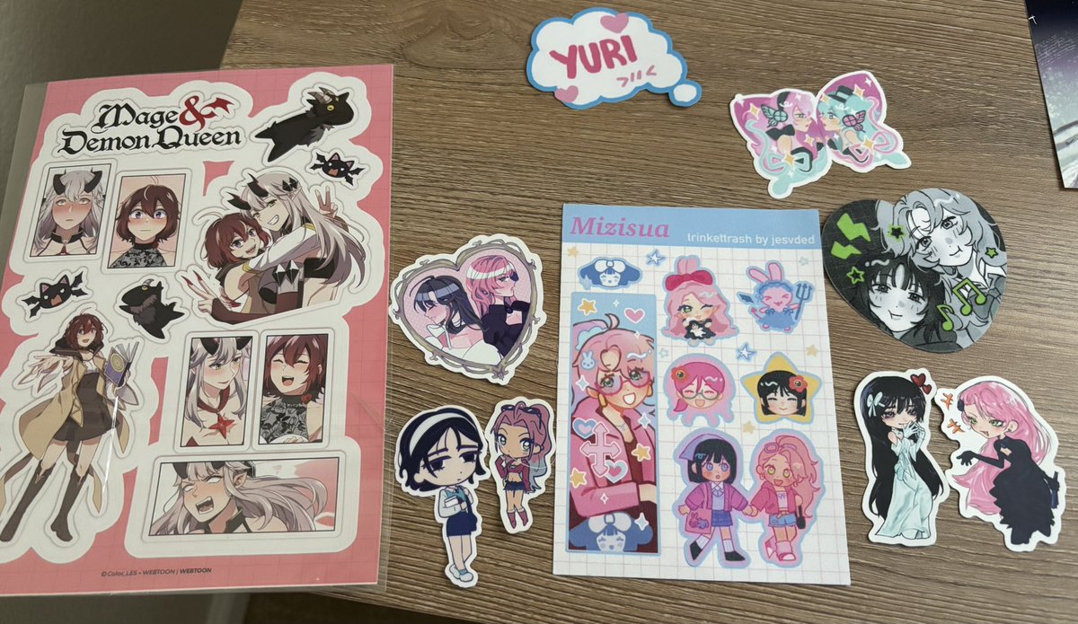 sweetpeachlassi's tweet photo. Fortuitous to get yuri stickers on girlfriends day methinks 💭 https://t.co/qDcxK1oPLS