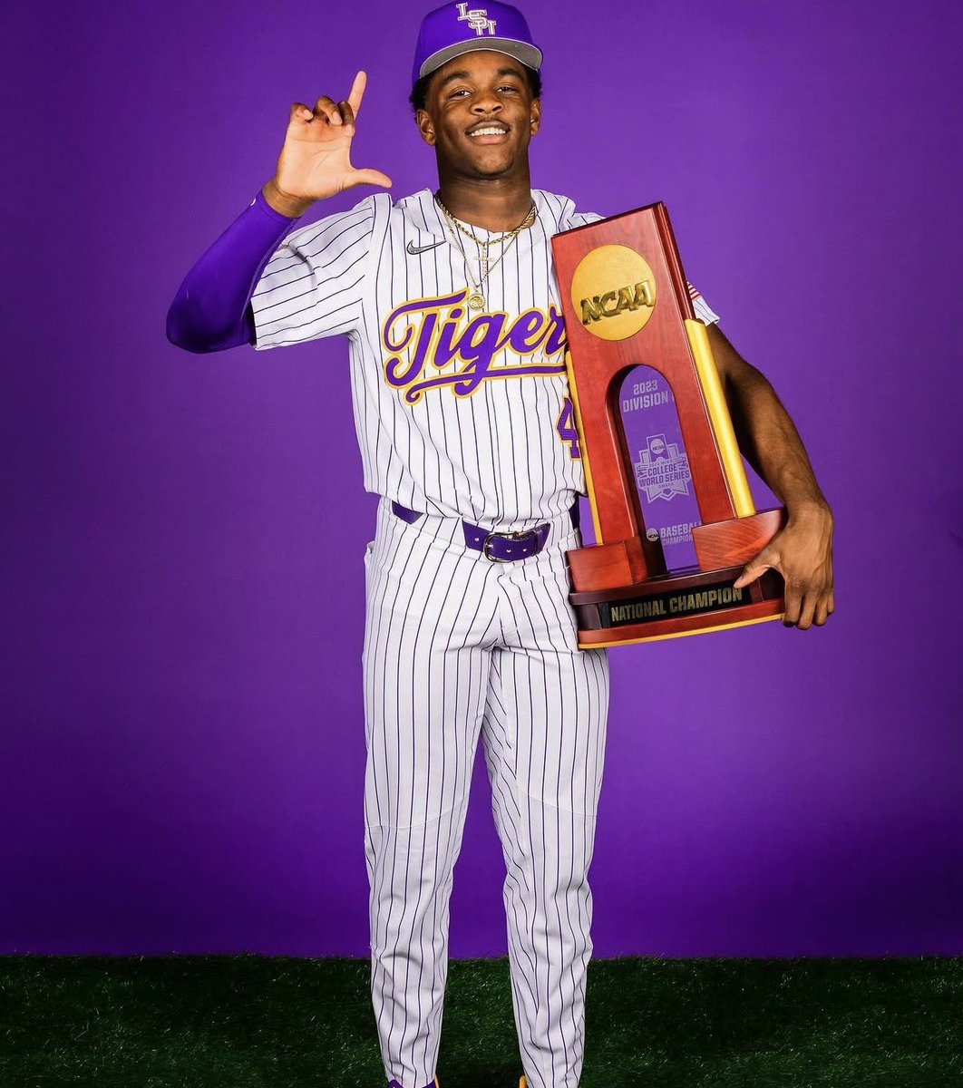 znagy20's tweet photo. #LSU will have 7 Top-100 signees make it to campus.

- LHP Logan Schmidt: No. 12
- OF Malachi Washington: No. 28
- OF Nate Davis: No. 34
- 1B/OF Dominic Santarelli: No. 45
- Lucas Nawrocki: No. 50
- RHP Cooper Sides: No. 83
- SS Parker Loew: No. 97

Unbelievable by Jay Johnson… https://t.co/hKfYiOVQEI