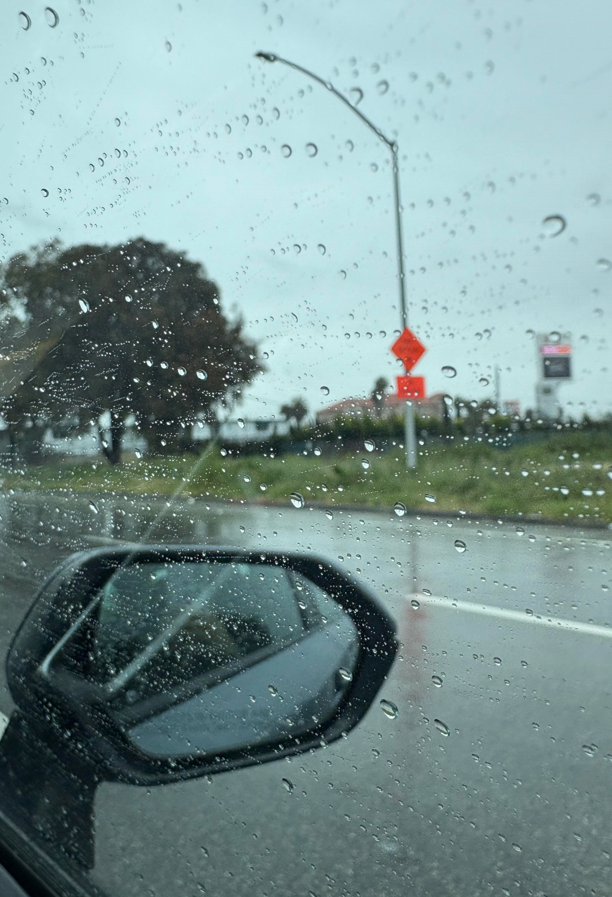SerenLark's tweet photo. Rainy DayTravel Guide Keep your spirits high and appreciatethe art of raindrops outside your window. Comparedtoa hectic commute being occasionally tied up by the raincan actually be a good way to recharge As long as theresgoodmusic in the car rainy days are the perfect backdrop https://t.co/bRDB11zz36