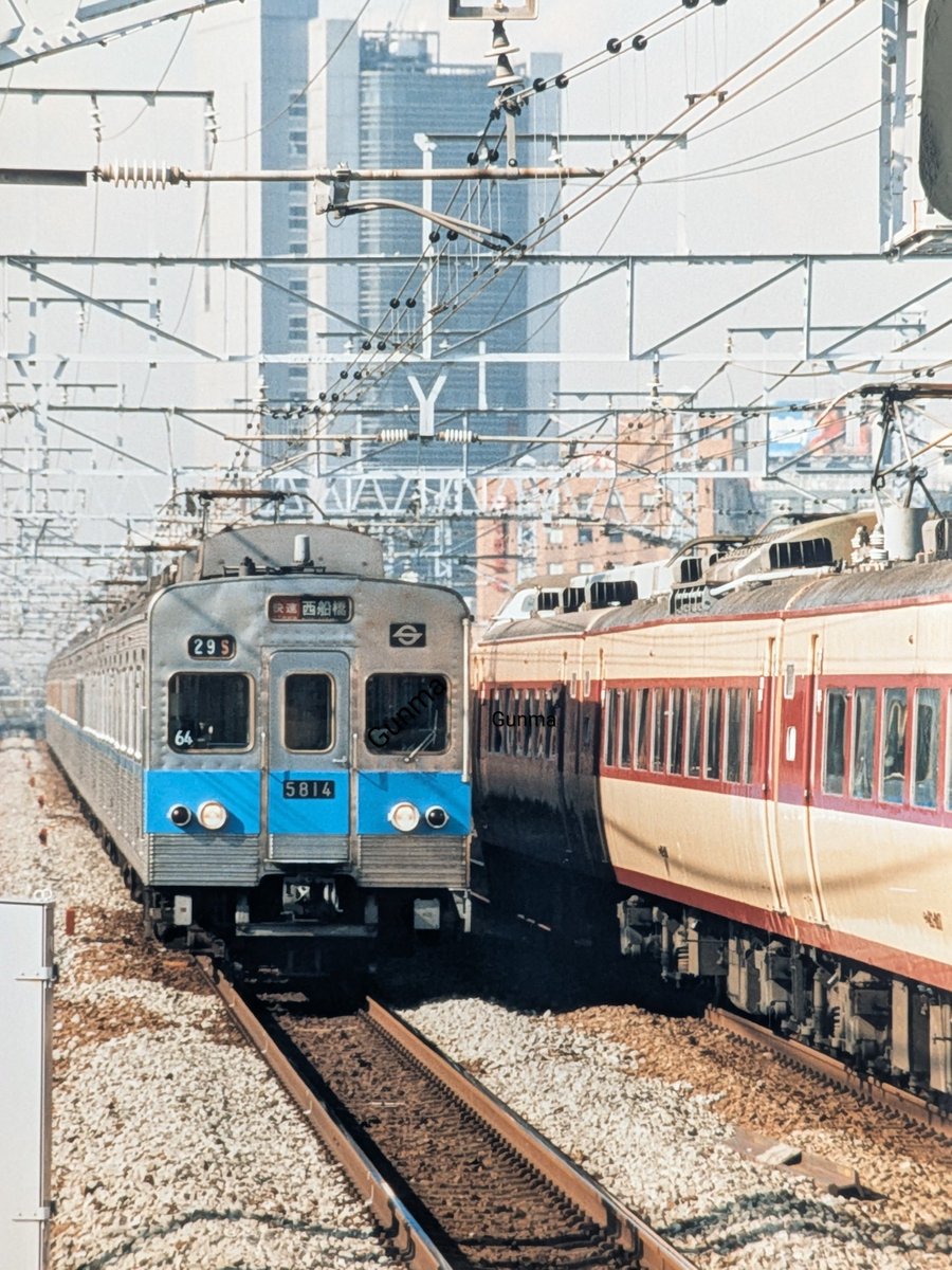 gunma80834016's tweet photo. 1995/11/11(平成7年)
中央本線 阿佐ヶ谷

本日は阿佐ヶ谷駅で撮影した写真をお届け🎁

実際の所、中央総武緩行線の103系と営団地下鉄5000系の写真となりますね😅角張った車体が良いなぁ〜営団地下鉄の名も…今や東京ﾒﾄﾛが定着してますね💦
素敵な日曜日をお過ごしください🖐️ https://t.co/AQbv5NS2vI