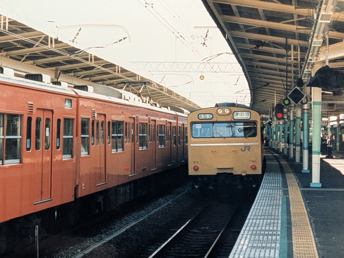 gunma80834016's tweet photo. 1995/11/11(平成7年)
中央本線 阿佐ヶ谷

本日は阿佐ヶ谷駅で撮影した写真をお届け🎁

実際の所、中央総武緩行線の103系と営団地下鉄5000系の写真となりますね😅角張った車体が良いなぁ〜営団地下鉄の名も…今や東京ﾒﾄﾛが定着してますね💦
素敵な日曜日をお過ごしください🖐️ https://t.co/AQbv5NS2vI