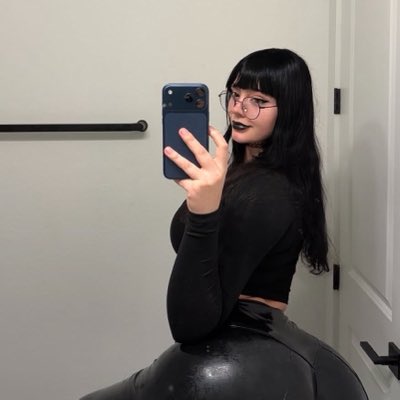 nicole_andy4's tweet photo. #NewProfilePic https://t.co/HU1k2dEzfn