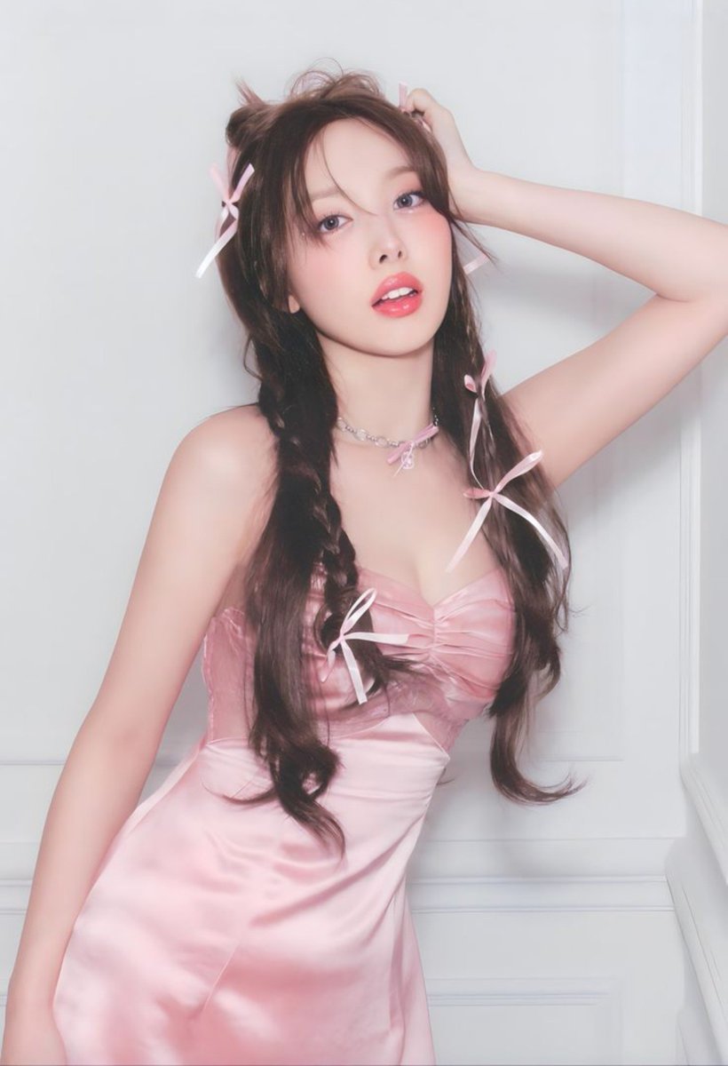 lilyofvallieee's tweet photo. A pretty girl and her pretty Pokemon. https://t.co/VbGQIS6OkR