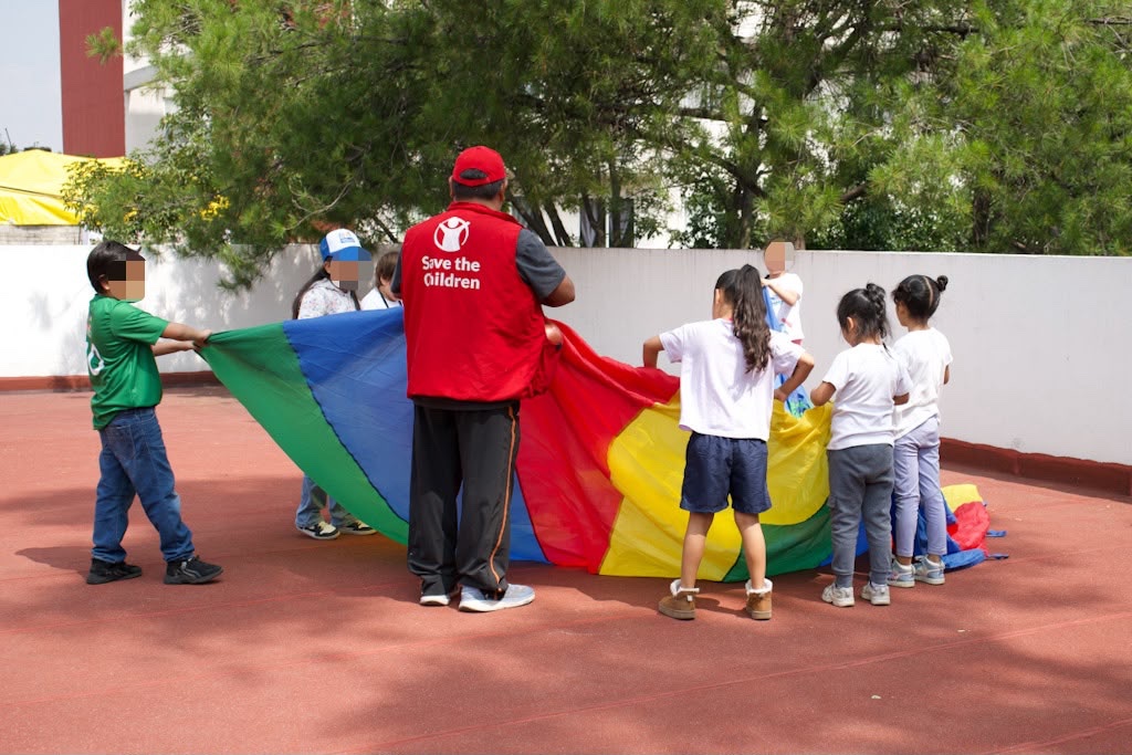 mauriciotabe's tweet photo. 🙌🏻Qué gusto ver nuestros Faros del Saber llenos de alegría y mucha diversión.

En el Club de Verano, niñas y niños están aprovechando estas vacaciones para jugar, aprender, hacer amigos y vivir nuevas aventuras. https://t.co/uFHYZ6VblI