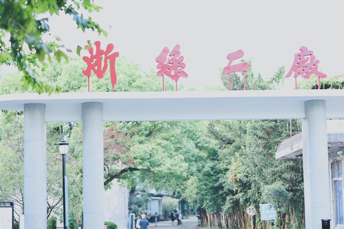 CencenYao's tweet photo. 家乡新晋网红打卡点，业态多多，人流多多～ https://t.co/RzWfbAgvJs