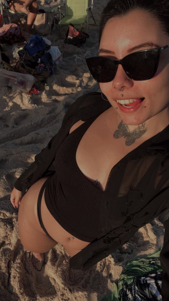 fafaputonha's tweet photo. Inverno carioca ☀️🦇 https://t.co/no3ojep53g