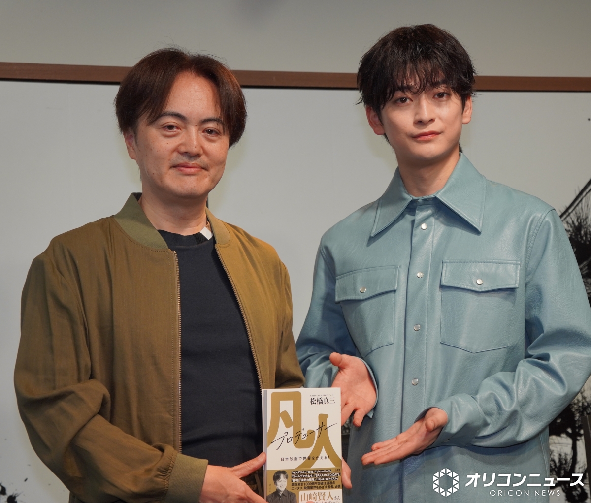 oricon's tweet photo. 🎤高橋文哉、『ブルーロック』主演起用の
“裏側”が明かされる

『キングダム』出演と勘違い「出る気満々だった」
https://t.co/DAwyzAniYh

📖松橋真三氏『凡人プロデューサー 日本映画で世界を変える！』
発売記念記者会見に登壇 https://t.co/sp0A1kis4U