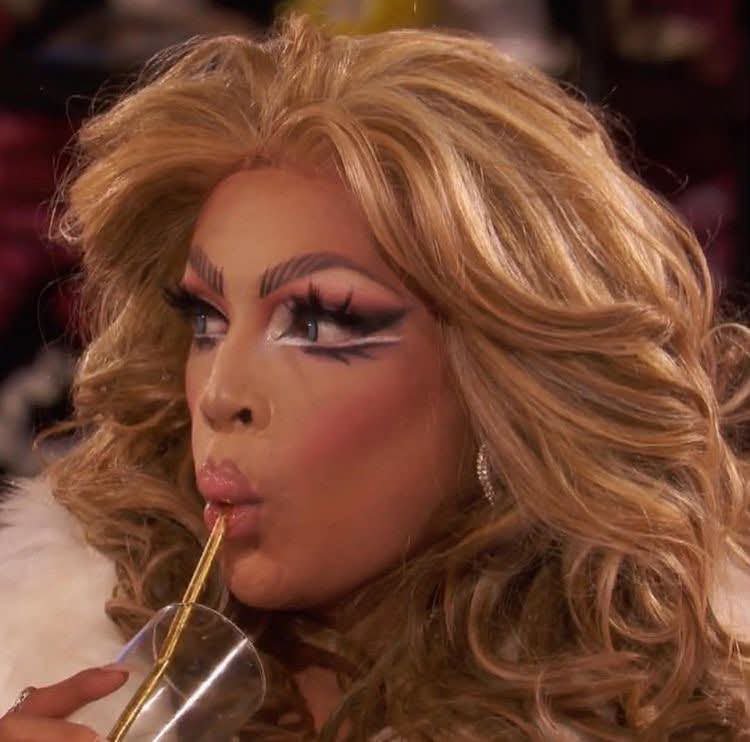 LaMasSpoilera's tweet photo. Me acaba de llegar la información que es muy posible ver a Valentina en la final de slm2 apoyando a su hija REGINA BRONX😻😻🔥🔥🔥

será que estará en su show? 🤯🤯 https://t.co/xJo32nrynd