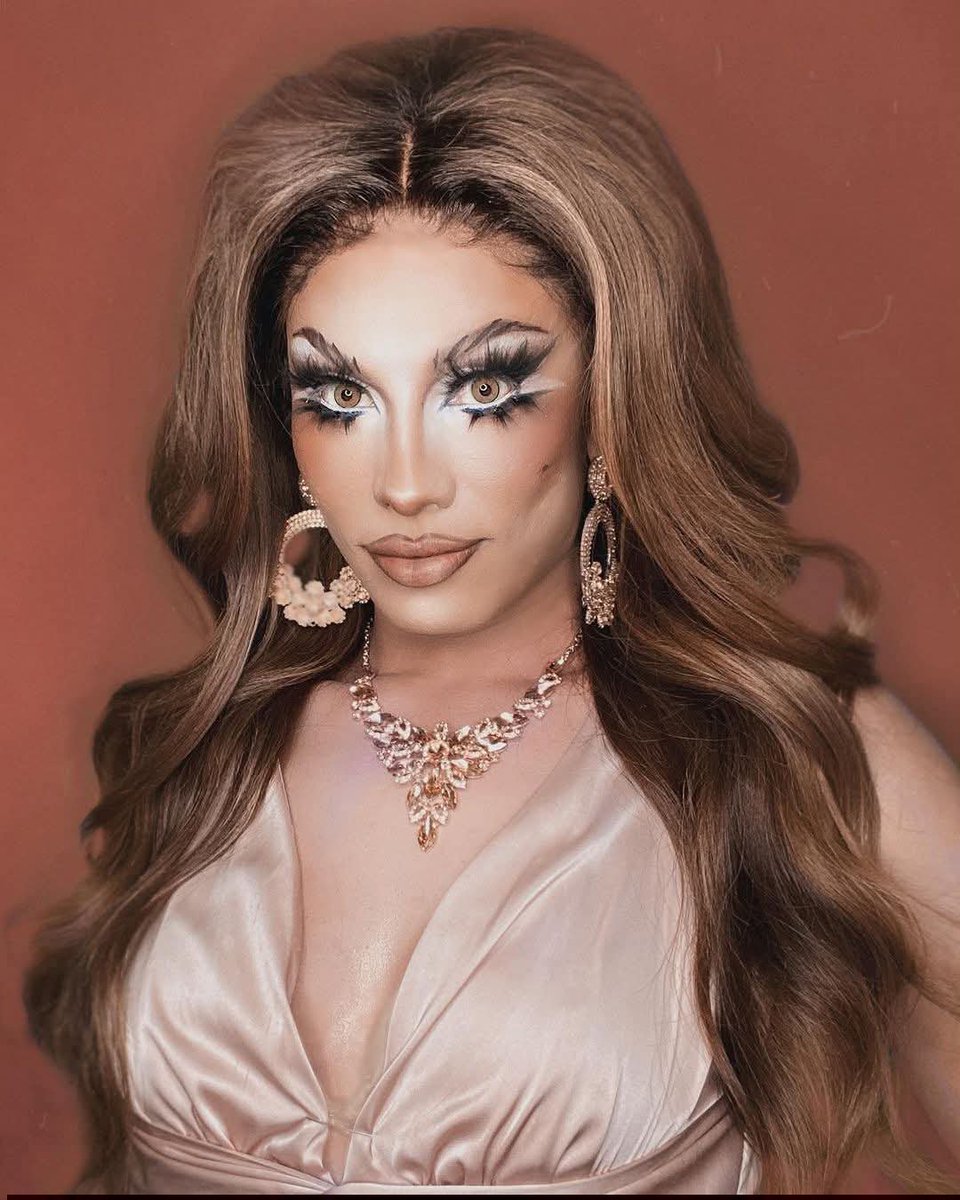 LaMasSpoilera's tweet photo. Me acaba de llegar la información que es muy posible ver a Valentina en la final de slm2 apoyando a su hija REGINA BRONX😻😻🔥🔥🔥

será que estará en su show? 🤯🤯 https://t.co/xJo32nrynd