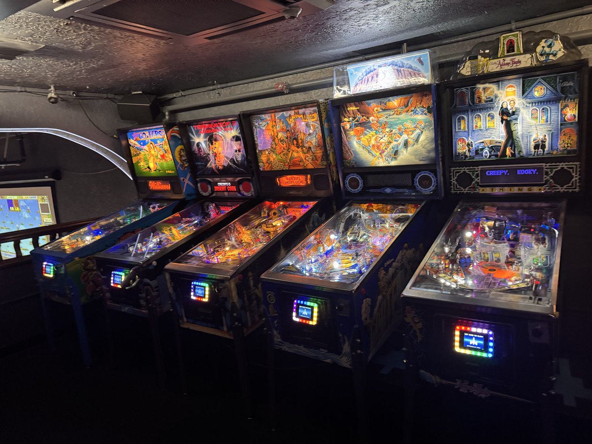ergerica76's tweet photo. We had a blast after chain react. ended the night with a nice dinner, great conversations and pinball!! #chainreact https://t.co/ieE3MjknQ5