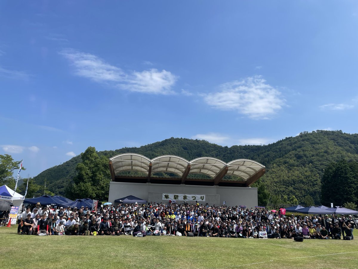 suzukicojpmotor's tweet photo. 【#隼駅まつり2026】
 今年は例年になく人が多い気がします。
皆さん熱中症に気をつけて楽しんで下さい！
#スズキ https://t.co/BxPpNdn2pN
