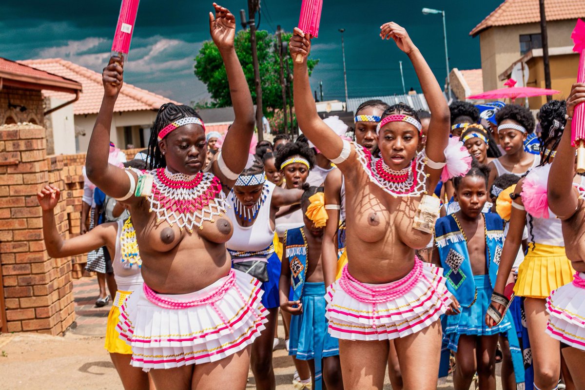 zulumaidensX's tweet photo. Random Zulu 
#Zulu #Africa #Culture #Black #Tits #Boobs #Breasts
#Topless #Women https://t.co/7pGV7gGmrr
