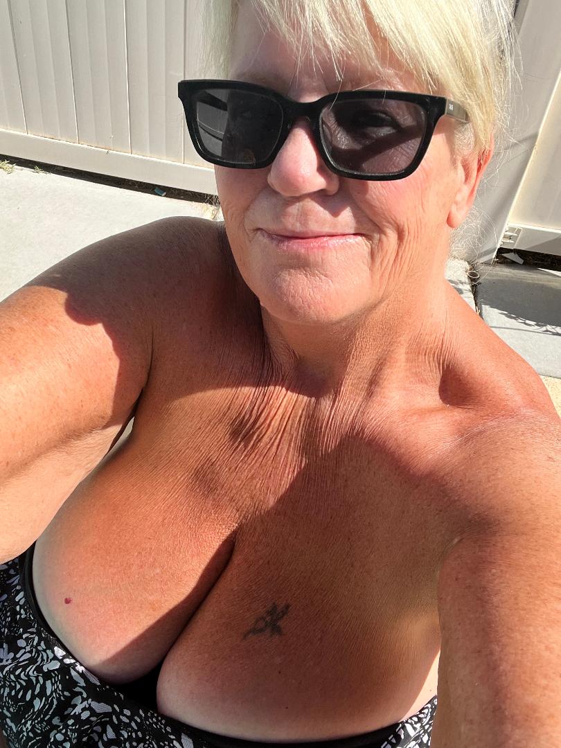 CurvyCarolina's tweet photo. Hot, Hot, Hot today!
.
.
#loyalfans #onlyfans #bbw #curvy #milf https://t.co/LL2lUGCW1M