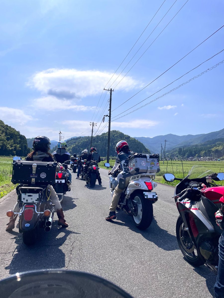 joy_cbr250rr's tweet photo. 隼駅まつりバイクの数すごすぎ！
途中でリタイアして隼駅で写真だけ撮りました https://t.co/1yXKAjzHwR