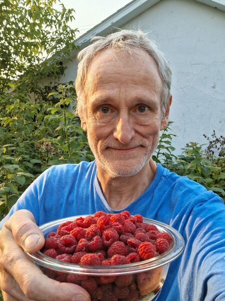 GnomonChronicl1's tweet photo. #OneYearAgo
Ely, Minnesota
1 August 2025
6:57 pm
Self portrait with raspberries https://t.co/0AqvtLkILA