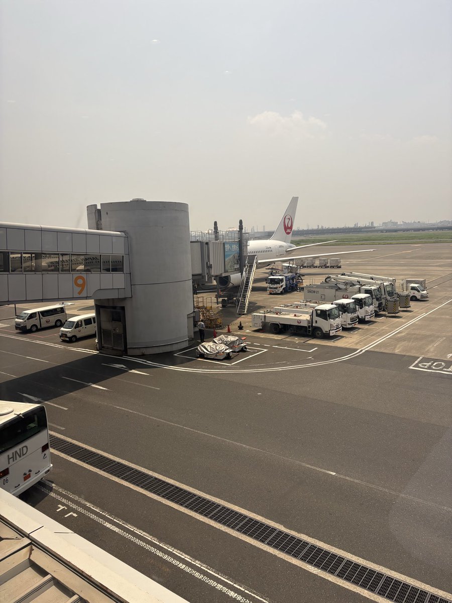 canayuna's tweet photo. ものすごい暑くて濃厚な2日間でした！
1日目は近年稀に見る近さで観れたし、もう感無量でございました✨✨
さてこれから猛暑地から避暑地に帰ります。昨日とか最高気温が20℃いかないぐらいだったようで、着いたら身体がビックリしそう…笑 https://t.co/4ck7ga84fA