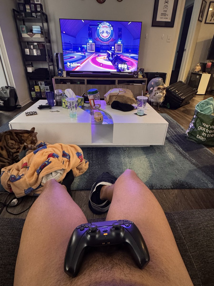 flowfaggometer's tweet photo. Time for this gaymer to play some Overwatch https://t.co/1495cykM9Z