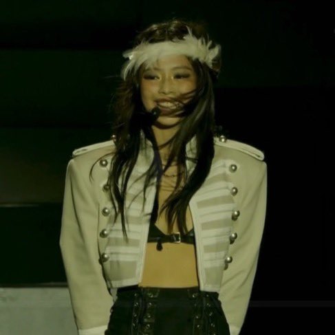 jenniewhk's tweet photo. NINI 🥺                                           JENNIE 🥵 https://t.co/GhDhdlVKrA