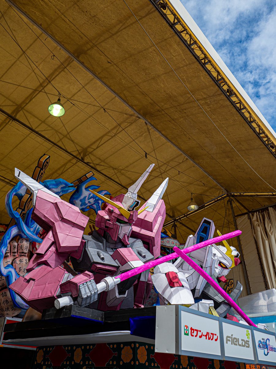 yoshi115t's tweet photo. 【ガンダムお祭りプロジェクト】第1弾
『機動戦士ガンダムSEED FREEDOM』
「ガンダムSEEDねぶた」

本日は10時前から作業がされ、ビニール無しでの披露となりました！
（このツイートに別写真も続けていきます↓）
#ガンダムお祭りプロジェクト
#ガンダムSEEDねぶた https://t.co/7YORtsVxSn