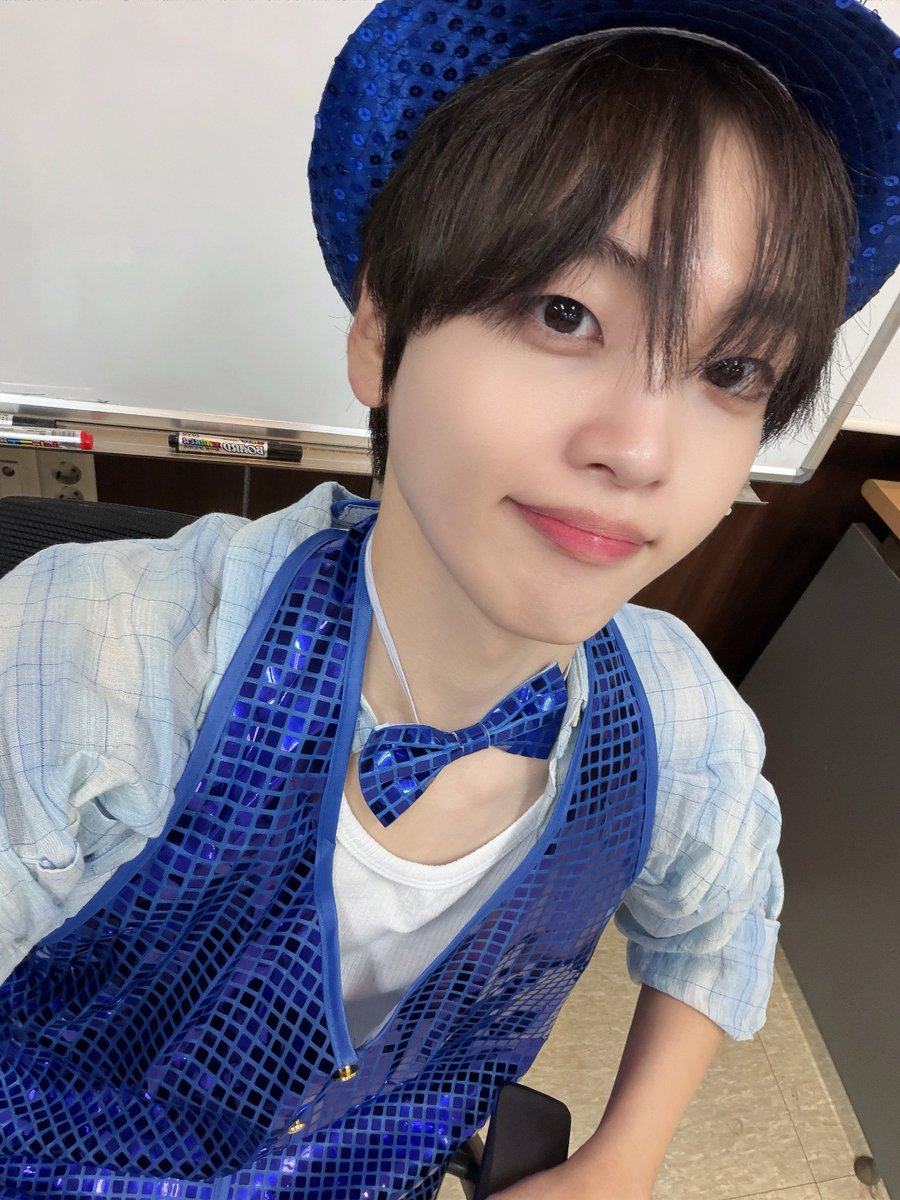 CRAVITYstarship's tweet photo. [📸]
260802 SBS #제철리마을회관

#CRAVITY #크래비티 
#HYEONGJUN #형준
#ReDeFINE
#AWAKE https://t.co/z8OJgpLLaX