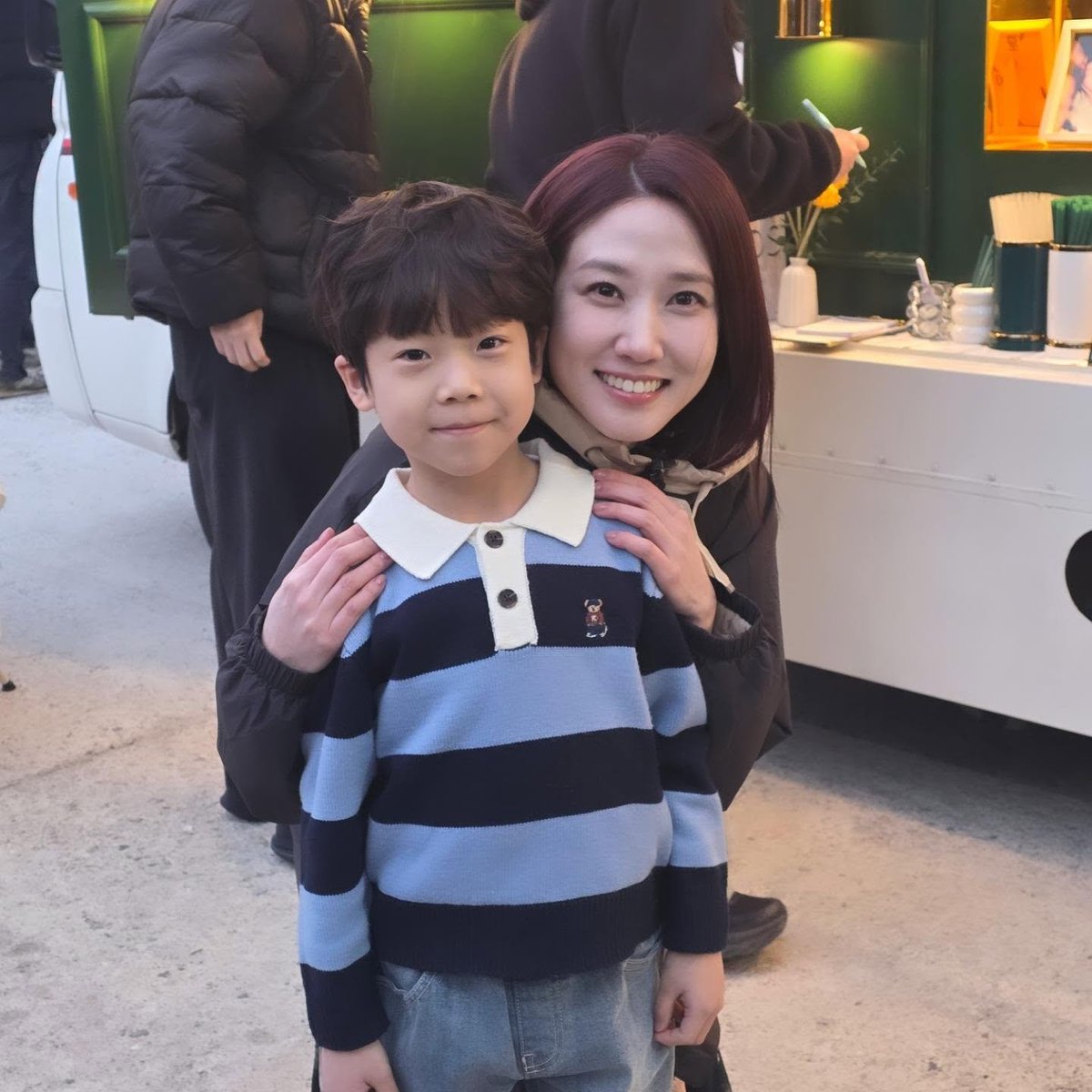 onlyhwiworld's tweet photo. 첫만남부터 후광이 비쳐서 은빈이가 이상형이 되어버렸다는
학창시절 은빈이를 본받고 싶어서 새벽 촬영하고도 3시간 자고 등교했다는

오싹 아역 배우 심지안^^

크게 될 인물일세🤭 https://t.co/Sw7VqPjA6L