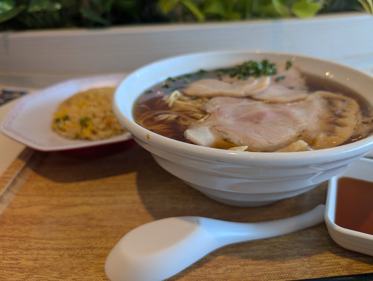 SspulseS's tweet photo. なんか困ったときの醤油ラーメン大盛りセット！！

もう少しでメゼ40勝できそう
達成できたらイベントでもしようかな https://t.co/hoJrHv80OS