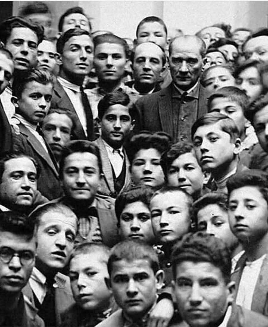 HakanDi78109647's tweet photo. "Türk kuvvet ve zekasının yenmediği ve yenemeyeceği güçlük yoktur." 
Mustafa Kemal ATATÜRK 
Ne padişah kulu 
Ne de Arap ümmeti #yaşasınhürvebağımsızTürkmilleti 
g ü n a y d ı n
mutlu pazarlar https://t.co/2w3utZFa6V