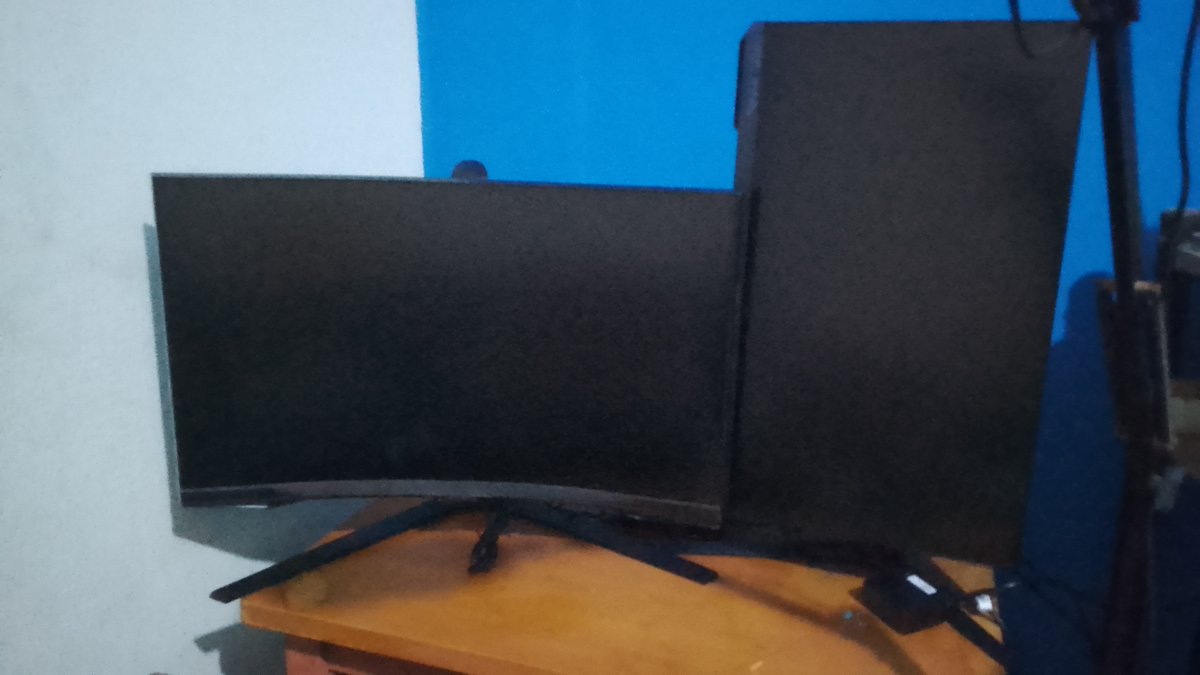 XZero410's tweet photo. Probando mis dos monitores nuevos Samsung g3 y g6 tan muy buenos aunque me debo adaptar al cambio @samsungbol https://t.co/lPvddJCZZ0