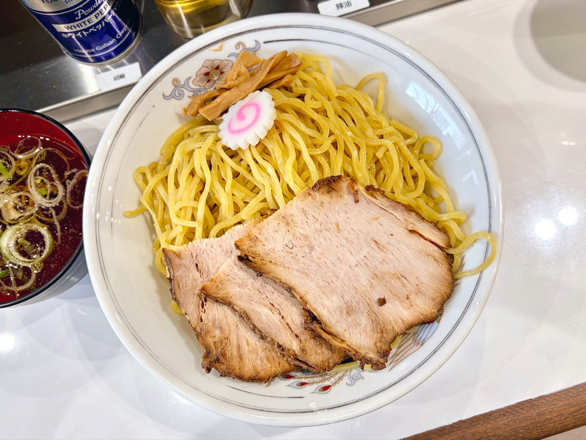 Ecno_ta's tweet photo. 田町油そばセンター
チャーシュー 油そば
スープ https://t.co/vT7ROsFrog