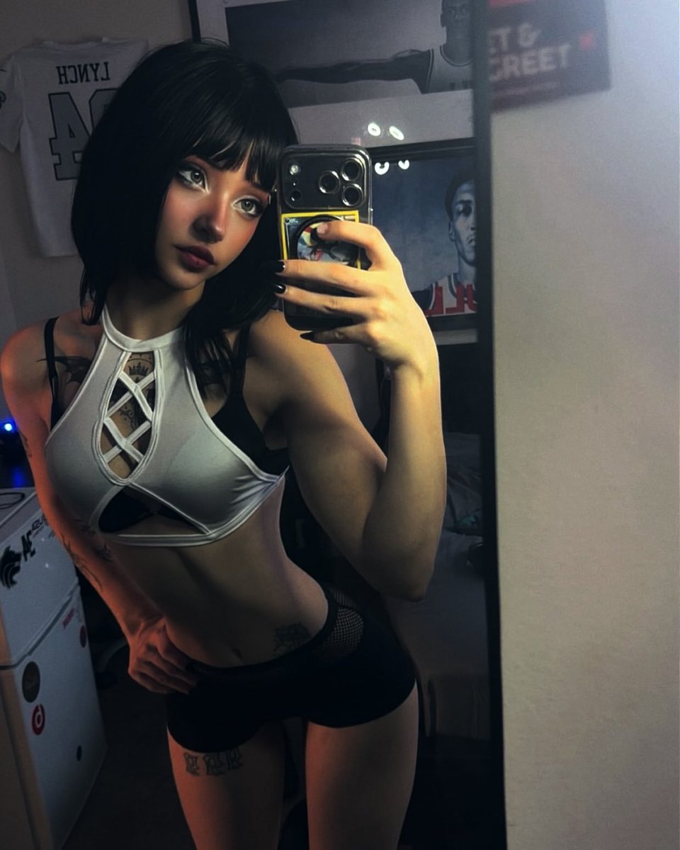 kaylacore_'s tweet photo. I'm your goth gf 🖤 https://t.co/yRA0FLKHTn