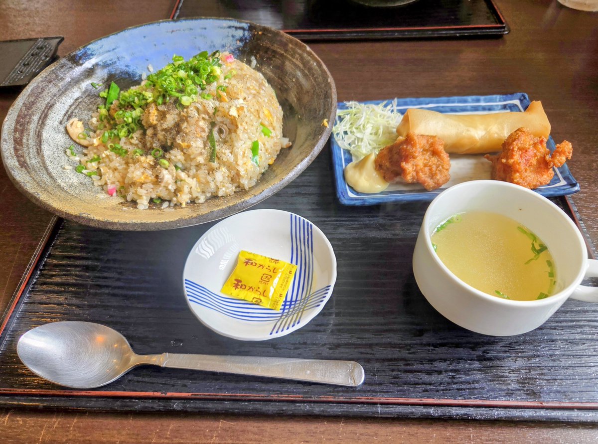 Tatsuosky's tweet photo. チャーハン専門店 こう米
ホルモンガーリックペッパー炒飯　鶏春セット https://t.co/YhHeaMiBXR