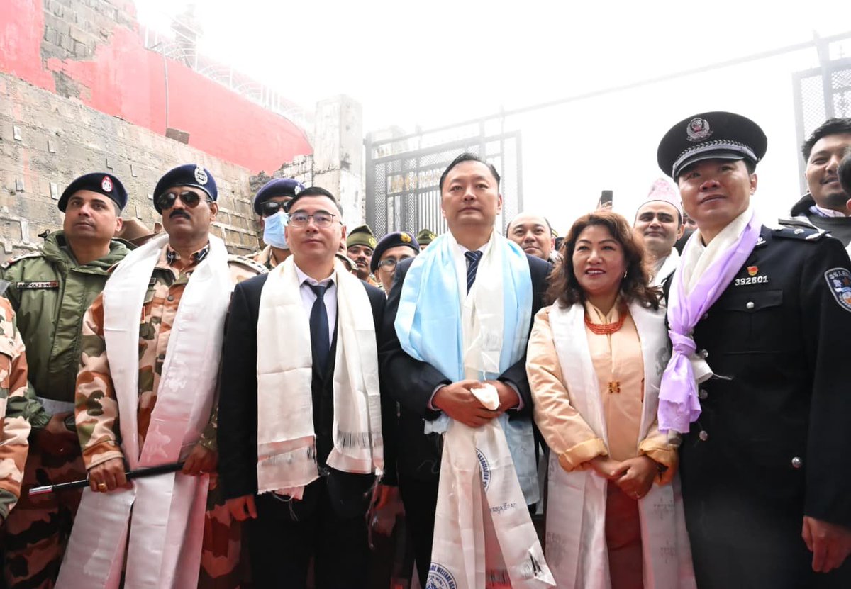 ITBP_official's tweet photo. Trade between India and China resumed via the #NathuLa route after a gap of six years. Sikkim's Commerce &amp; Tourism Minister Shri T.T. Bhutia inaugurated the reopening at Sherathang, while traders from both sides exchanged greetings at Nathu La. 🇮🇳
#Himveers https://t.co/RHMLN1Fyjm