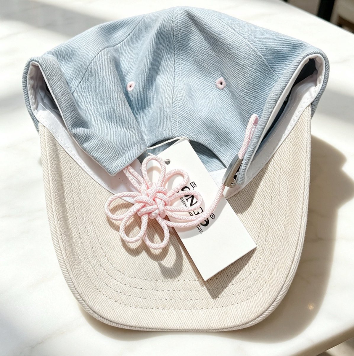 CottNocott's tweet photo. ⑤バッグ帽子
欲しかったトゥティエのバッグ免税で日本で買うより少し安く買えた〜わーい。ONGOのキャップも狙ってたやつじゃなく試着しまくって結果淡い色に〜。後ろがかわいい( ◜◡◝ ) https://t.co/y4i5CPhNb4