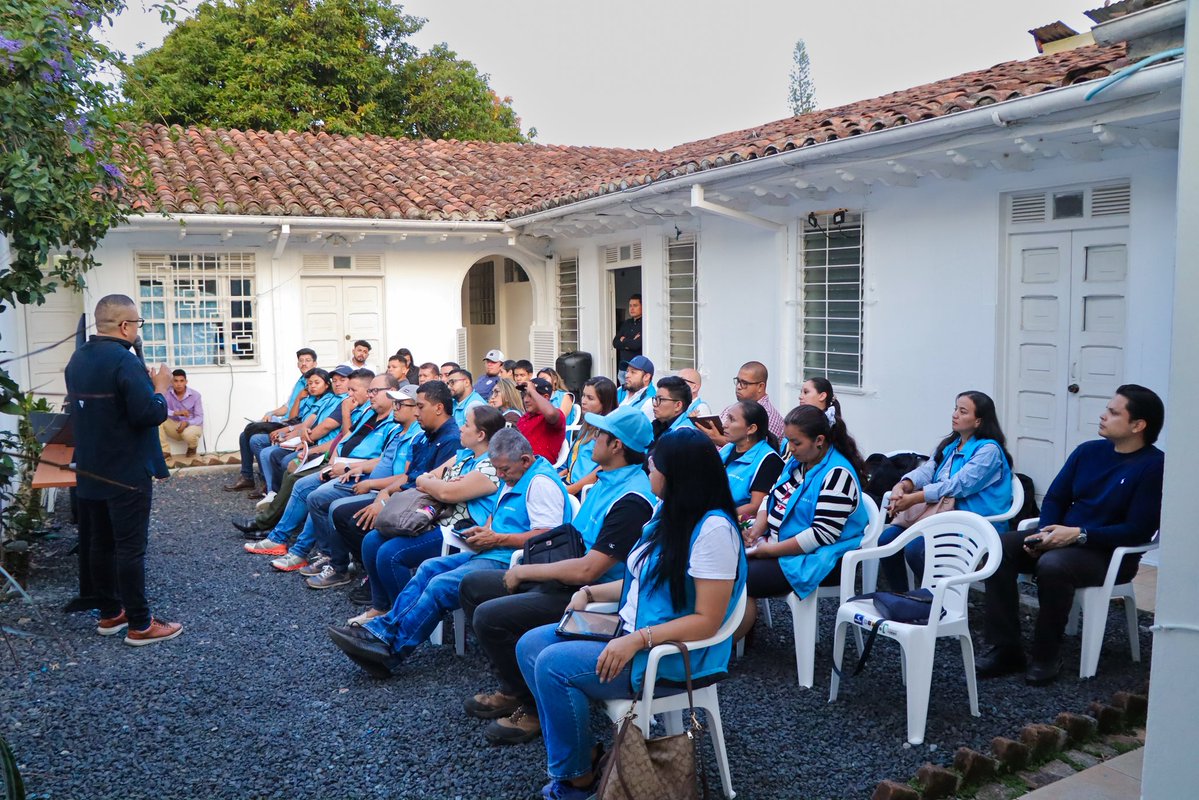 nuevasideas_ll's tweet photo. El trabajo territorial de nuestras estructuras distritales es clave para consolidar los proyectos sociales que benefician a las comunidades. En reunión de Nuevas Ideas La Libertad reafirmamos ese compromiso, con el respaldo de nuestro Presidente @nayibbukele  🇸🇻💙 https://t.co/SkSCah1ubE