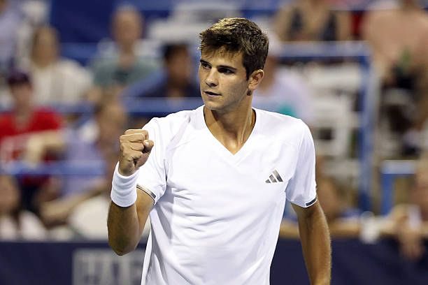 TheTennisLetter's tweet photo. Jodar d. Tabilo 6-7 6-4 6-4

19 year old Rafa reaches his first-ever hard court final

He will leave Washington as a top 20 player for the first time… #15 if he loses the final, #12 if he wins the title

✅2nd tour level final
✅1st ATP 500 final

The rise has been immense. 🇪🇸 https://t.co/hf4Lu7Ekmc