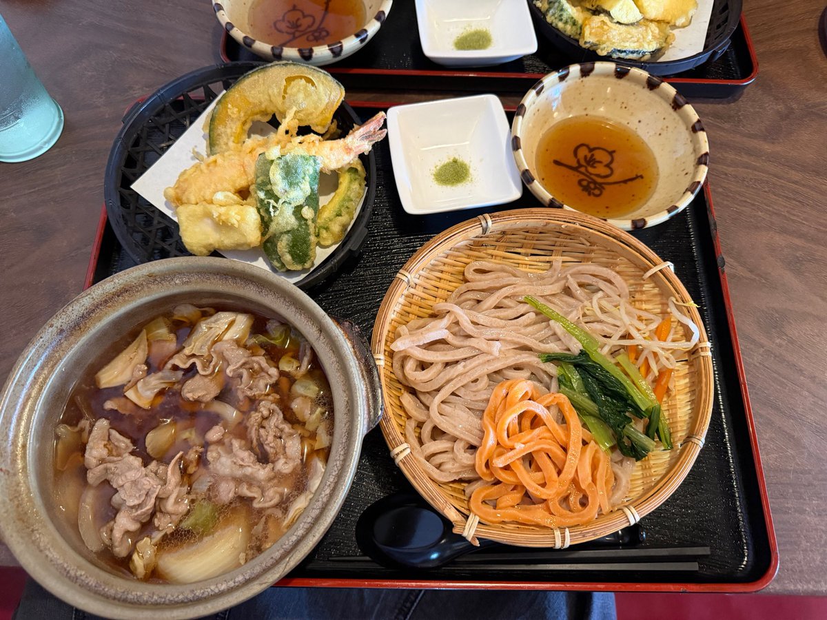 Dra_pyon's tweet photo. 昨日お友達と武蔵野うどんを食べに行ったのですが、店内は野球のユニやタオルがかかってて、なんとルーキー中西くんも訪れていたお店でした😊
私は気づかずだったのですがお友達が気がついて😅
入団後みたいだけど何繋がりなんだろ🤔
#肉汁うどん長嶋屋 https://t.co/TqSBRKr6ty