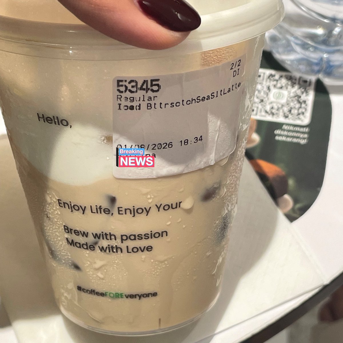 twivex01's tweet photo. siapa sangka ketemu orgnya + minum butterscotch 🙂 https://t.co/93wOuHiooA