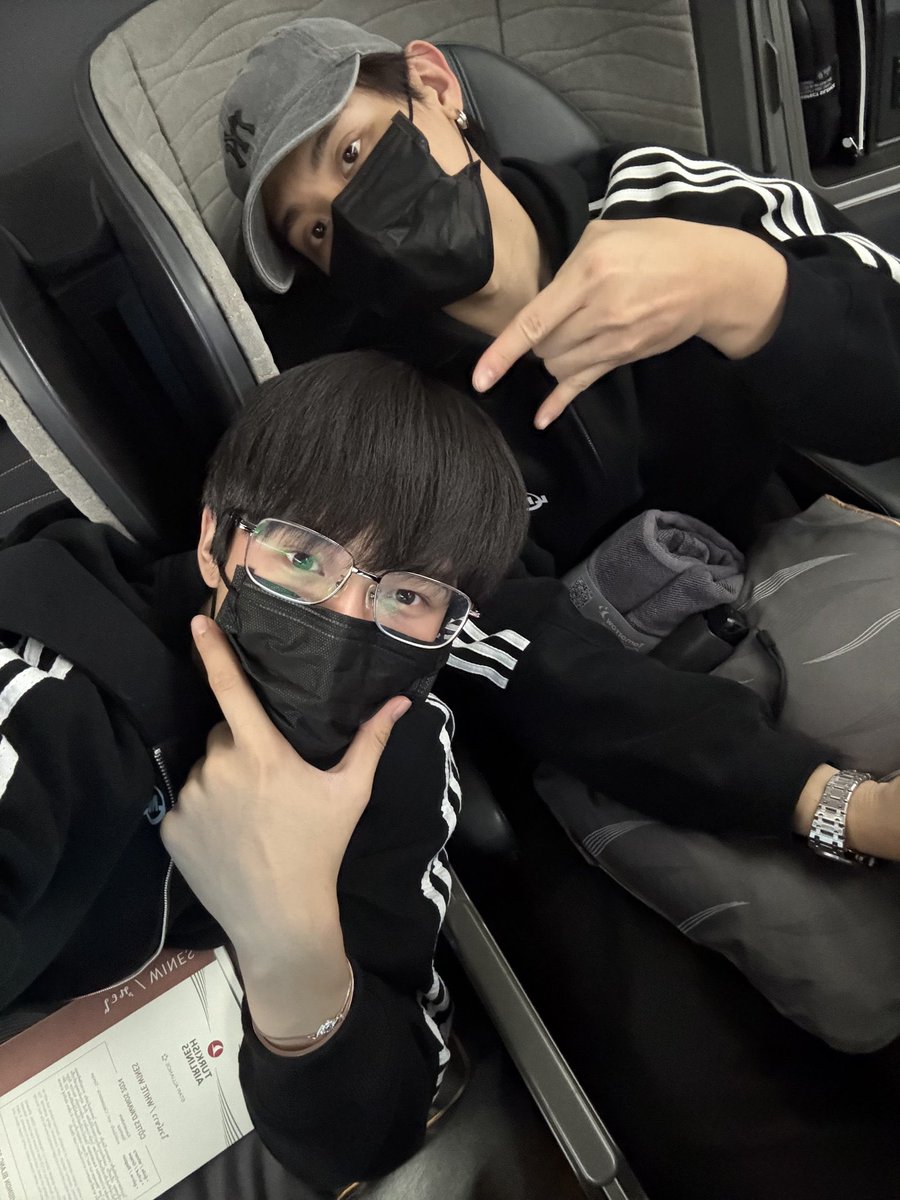 TOPTAPMINLEETH's tweet photo. เดินทางปลอดภัย รอดูความหวานที่ลิทัวเนียอยู่น้าาา🤍👏🏻

Have a safe trip! Looking forward to seeing your sweet moments in Lithuania! 🤍👏🏻

#TOPTAPjarukit
#MINLEEthanakorn
#TOPTAPMINLEE 
#PaybackTheSeries https://t.co/qxMHF6GPH9