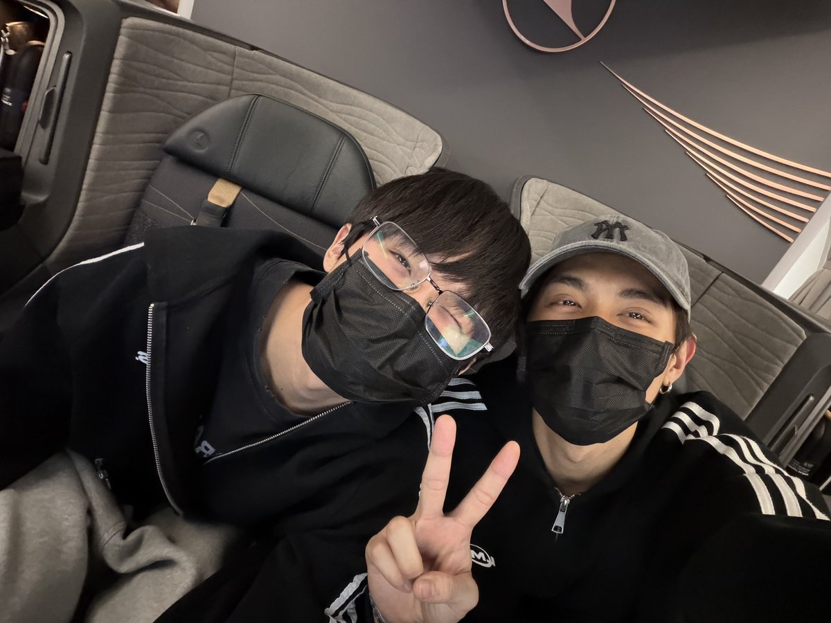 TOPTAPMINLEETH's tweet photo. เดินทางปลอดภัย รอดูความหวานที่ลิทัวเนียอยู่น้าาา🤍👏🏻

Have a safe trip! Looking forward to seeing your sweet moments in Lithuania! 🤍👏🏻

#TOPTAPjarukit
#MINLEEthanakorn
#TOPTAPMINLEE 
#PaybackTheSeries https://t.co/qxMHF6GPH9