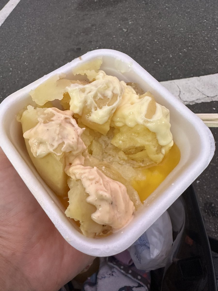 05mi22's tweet photo. 毎年恒例！花火🎆行ってきましたァァ♡♡
たこ焼きとじゃがバタだけ食べた♡♡
屋台はやっぱり美味しいよねぇ(⸝⸝⸝¯👅¯⸝⸝⸝) https://t.co/8uez9QmsxN