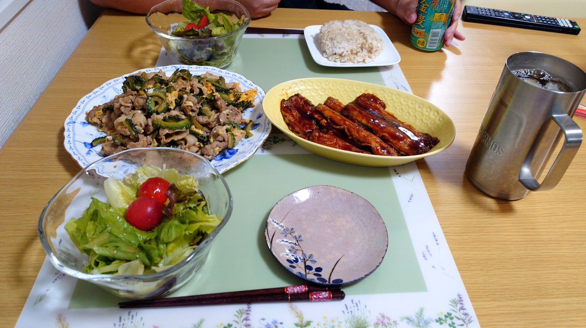 aym874's tweet photo. 最近のご飯まとめ②

昨日の🐑🌙
Costcoからの帰宅後
小分けやら冷凍作業で超絶疲れたので簡単に。。
メイン1⃣Costcoで買ったさんまの蒲焼き
メイン2️⃣ゴーヤチャンプルー

今日の🍴🌞
ぼっち日曜日
Costcoで初めて買ったベーグルをお供にまったりランチ
旅行の時母が買ってくれたジャム美味しかった😋 https://t.co/iIFSxBpNdp