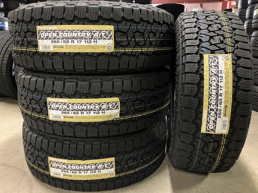 YOKOHAM70088698's tweet photo. 希少！！即納ＯＫ！！
トーヨー オープンカントリーＡＴ３ 
２６５／６５－１７
４本のみ新品が入荷！

#プラド
#ランクル
#ランドクルーザー
#タコマ
#４ランナー
#ハイラックス
#横浜ガレージ館
#綾瀬S.I.C.店

Yahooオークション：https://t.co/yHxNVWlqIv https://t.co/Y2RTz77RjZ