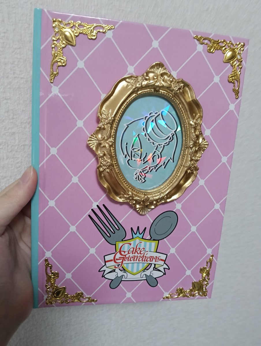 kafeore531's tweet photo. 学校のイベントで作った本とキャラクターたち！今回はケーキのキャラクターにしてみました🍰 https://t.co/9fLAEzTOHD