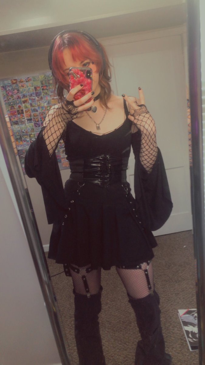 ArcherTeHood's tweet photo. Had to change for work :( but extra fit photos from earlier <3 https://t.co/cZCHxJnqQQ