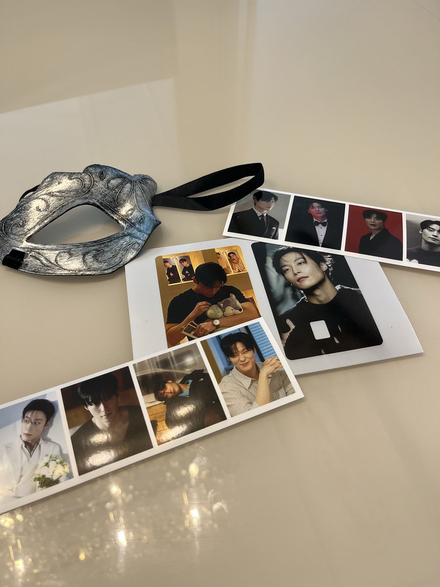 zlwux's tweet photo. 어제 친구들이 생일이라고 청헌대군 가면 만들어왔는데 팬미팅때 이거 들고 가봐야겠어요 하하 https://t.co/OnepTwCyuT