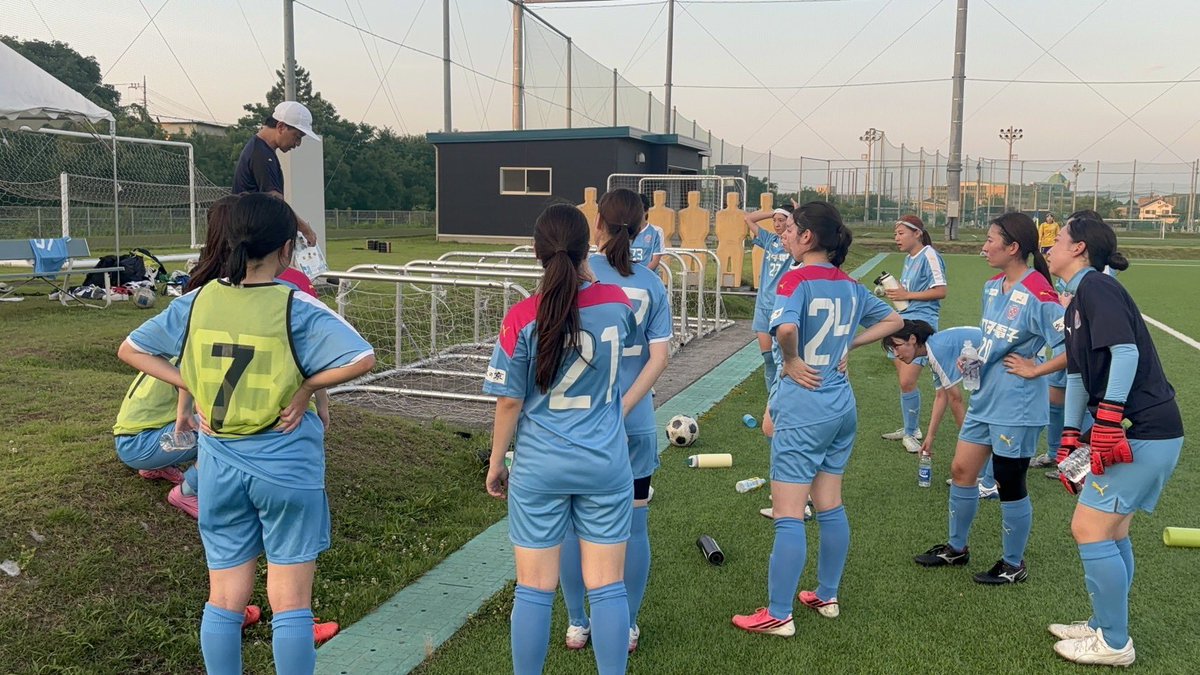 BunkyoLBLadies's tweet photo. ▼トレーニングマッチ

7/19（日） 文京LB Ladies vs 城西大学3本×30分
0-4
0-2
0-2

裏への飛び出しやミスの少ないパスワークに苦戦を強いられましたが、徐々に守備を修正し、もう少しで得点できそうな場面も作ることができました。

城西大学の皆さん、ありがとうございました！

#女子サッカー https://t.co/V4LNVewqvB