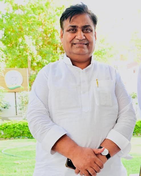 R_Jangid2's tweet photo. कुछ भी हो सिस्टम फाड़ देंगे यह सच कर रहे हैं 👍👍 https://t.co/nVQMquPfWQ